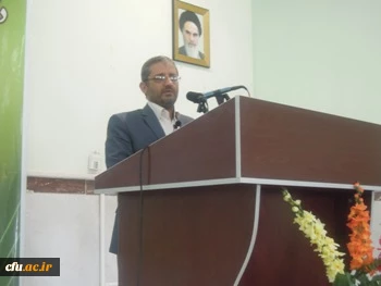 جواهری در مراسم بزرگداشت هفته آموزش در پردیس شهید بهشتی زنجان:

لباس معلمی، یک لباس خشیت است که از درون، خودش را و در بیرون دیگران را اصلاح می کند.