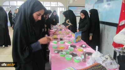 به مناسبت میلاد حضرت فاطمه زهرا(س) و هفته معلم برگزار شد:

نمایشگاهی از آثار هنری در زاهدان