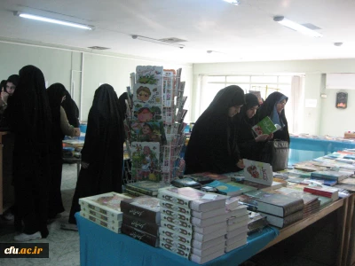 برپایی نمایشگاه کتاب در پردیس حضرت فاطمه زهرا(س) اصفهان
