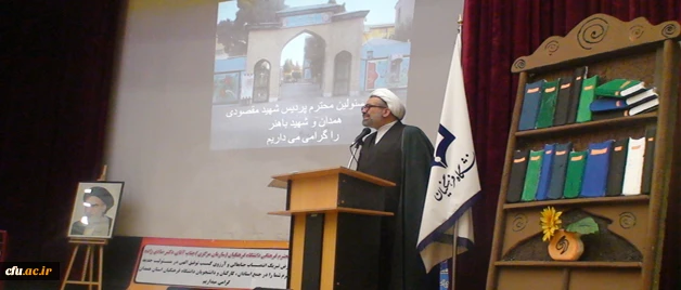 حجت الاسلام و المسلمین دکتر صادق زاده در همایش استانی هفته ی پژوهش در پردیس های استان همدان:

تحول علمی در هر کشور، متوجه پژوهش است 2