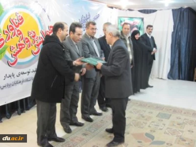 به همت پردیس های شهید مدرس و بنت الهدی صدر کردستان:

 از پژوهشگران برتر پردیس های استان تقدیر شد