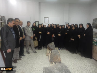 در رأستای آشنایی دانشجو معلمان با فرهنگ و تمدن ایران اسلامی برگزار شد:

اردوی علمی و پژوهشی دانشجو معلمان پردیس حضرت فاطمه الزهرا(س) یزد از شهرستان های اردکان و میبد