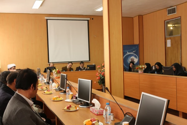 جلسه پرسش و پاسخ با مدرسان و کارکنان مرکز