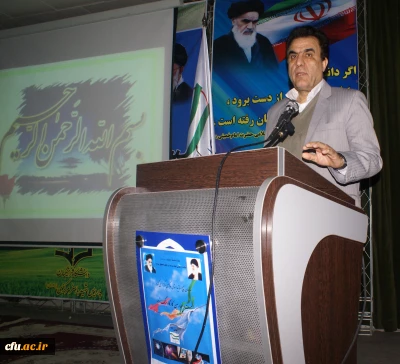 با همکاری پردیس شهید باهنر و سازمان بسیج اساتید اراک:

کارگاه آموزشی «جنگ نرم» ویژه اساتید و رؤسای دانشگاه های استان برگزار شد