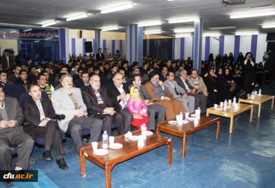 نماینده ولی فقیه در استان کردستان، در مراسم گرامیداشت دانشجو معلمان جدید:

دانشگاه فرهنگیان یک دانشگاه استراتژیک بوده و دانشجو معلمان آن باید همواره در مسیر قرب الهی و ارتقای مبانی اخلاقی و ارزشی گام بردارند.