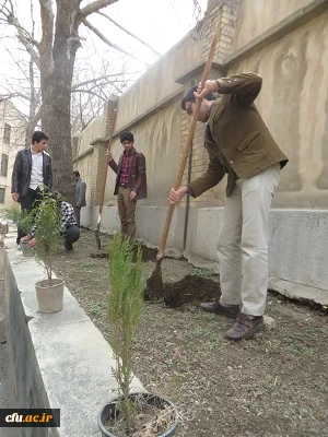 به مناسبت فرارسیدن هفته منابع طبیعی و روز درخت کاری:

 کاشت چند اصله درخت در محوطه پردیس شهید مقصودی همدان