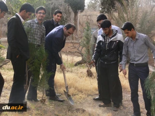 به مناسبت روز درختکاری و به یاد 70 شهید والا مقام پردیس شهیدان پاکنژاد یزد:

غرس 70 نهال درخت توسط مسؤولان و دانشجو معلمان
