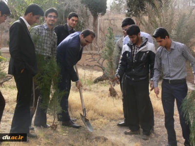 به مناسبت روز درختکاری و به یاد 70 شهید والا مقام پردیس شهیدان پاکنژاد یزد:

غرس 70 نهال درخت توسط مسؤولان و دانشجو معلمان