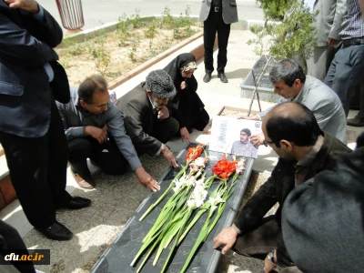 به مناسبت بزرگداشت هفته آموزش و با هدف ترویج فرهنگ ایثار و شهادت:

مراسم غبار روبی مزار شهدا با حضور دانشجو معلمان پردیس شهیدرجایی ارومیه برگزار شد
