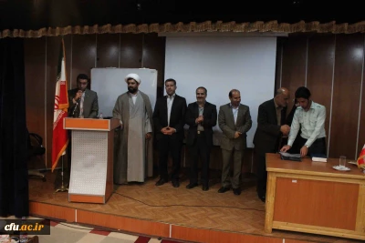 دکتر حسینی، در مراسم هفته ی آموزش و بزرگداشت مقام معلم پردیس امام علی(ع) گیلان:

دانشگاه فرهنگیان، کلید توسعه فرهنگی کشور است