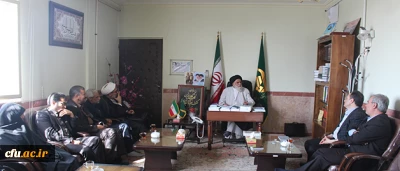 آیت الله جعفری، نماینده ولی فقیه در استان کرمان، در دیدار با سرپرست دانشگاه فرهنگیان، تأکید کرد:

تلاش برای تربیت دانشجو معلمانی دانشمند