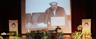 معاون فرهنگی و اجتماعی دانشگاه فرهنگیان در اجلاس سراسری سرپرستان پردیس و مراکز آموزش عالی به تبیین فرآیند تربیت معلم، به عنوان اصلی ترین رسالت دانشگاه فرهنگیان پرداخت:

معلم، فردی رشد یافته و هادی دیگران است