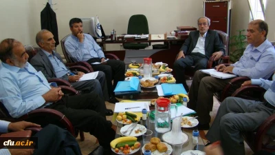 برگزاری نشست صمیمانه ی رؤسای سابق پردیس شهید باهنراصفهان