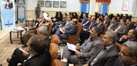 حجت الاسلام و المسلمین«قرائتی»، معلم نام آشنای عرصه قرآن و دین، به سخنرانی پیرامون «تربیت معلم» پرداخت:

معلم تا قیامت  انسان می سازد 3