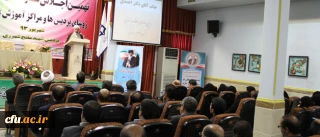 رئیس سازمان مطالعه و تدوین کتب علوم انسانی:

هم دوشی با پیامبران، وظیفه سنگینی است که خدا آن را بر دوش معلمان نهاده است