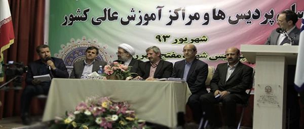 دکتر حسینی، در دومین روز از اجلاس سراسری سرپرستان پردیس ها و مراکز آموزش عالی:

دانشجو معلمان، قلب تپنده ی دانشگاه فرهنگیان 3