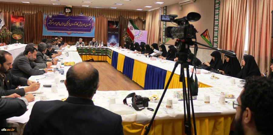 انتساب همکاران دبیرخانه ی دائمی جشنواره های فرهنگی در جلسه ی هم اندیشی کارشناسان فرهنگی