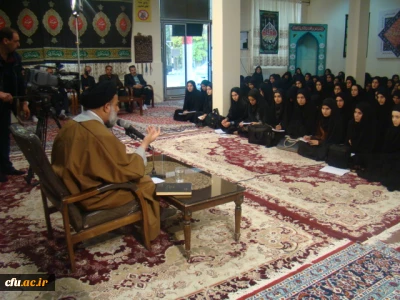 با حضور نماینده  ولی فقیه در استان لرستان و امام جمعه شهر خرم آباد برگزار شد:

جلسات تفسیر قرآن کریم در پردیس آیت الله کمالوند(خواهران) لرستان