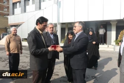 مدیرکل پشتیبانی و رفاه خبر داد : 


آغاز واگذاری خودروهای مورد نیاز پردیس ها و مراکز آموزش عالی
 2