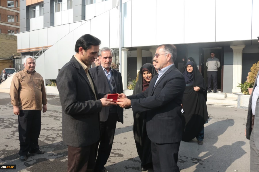 مدیرکل پشتیبانی و رفاه خبر داد : 


آغاز واگذاری خودروهای مورد نیاز پردیس ها و مراکز آموزش عالی
 2