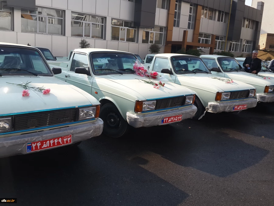 مدیرکل پشتیبانی و رفاه خبر داد : 


آغاز واگذاری خودروهای مورد نیاز پردیس ها و مراکز آموزش عالی
 4