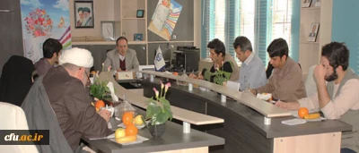 با حضور سرپرست دانشگاه فرهنگیان در اصفهان انجام شد:

برگزاری نشست خبری، بازدید از نمایشگاه آثار هنری و دیدار با خانواده معلم شهید بهروز صابری