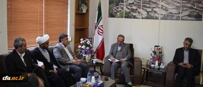 در دیدار استاندار چهارمحال و بختیاری با مسئولان پردیس های این استان مطرح شد:

اختصاص زمین برای احداث دانشگاه فرهنگیان چهارمحال و بختیاری ضرورت دارد