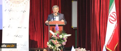 دکتر کیانی معاون نظارت، ارزیابی و تضمین کیفیت در دوره آموزشی معاونان مدیر گروه و استادان معارف اسلامی:

ایمان و اعتقاد راسخ به نقش تربیت معلم در جامعه، همدلی، همخوانی، هم افزایی، آرمانخواهی، فداکاری، شایسته خواهی و توسعه نیروی انسانی؛ عناصر مهم در ارتقا کارآمدی امر خطیر تربیت معلم