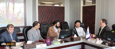 نشست مشترک مسئولان ستاد عتبات و عمره دانشجویان سراسر کشور با سرپرست دانشگاه