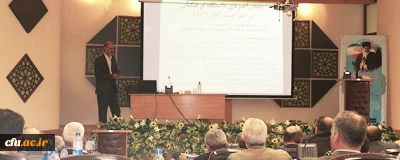 دکتر نادری، استاد دانشگاه در سومین نشست مدیران لایه استانی که در بابلسر 

تشریح موضوع 