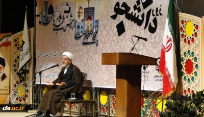 در مراسم گرامیداشت روز دانشجو:

اهداء مدال مقام دوم کشوری دو میدانی توسط دانشجویان دختر استان کرمان به خانواده شهدا