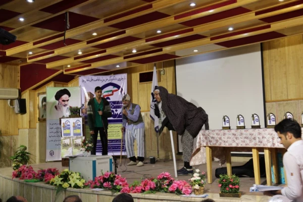 سرپرست دانشگاه فرهنگیان در مراسم اختتامیه همایش کشوری دبیران شورای صنفی-رفاهی دانشگاه فرهنگیان: شوراهای صنفی، پلی از دانشجویی به شهروندی 8