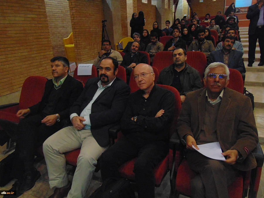 با همکاری دانشگاه فرهنگیان و خانه ریاضیات اصفهان برگزارشد؛

سمینار « آموزش ریاضی در عصر دیجیتال» با حضور پروفسور لوک تروش از دانشگاه لیون فرانسه 2