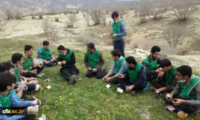 حضور دانشجو معلمان پردیس شهید مدرس در پاکسازی پارک طبیعی چغاسبز ایلام