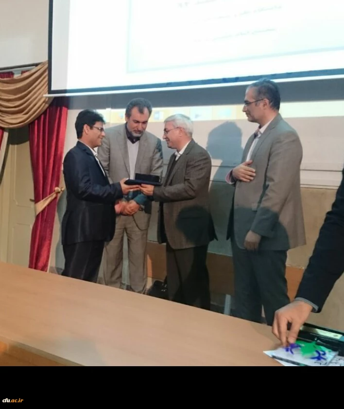 در همایش سراسری دو روزه مدیران و مسئولین مراکز مشاوره کشور:
فعالیت های حوزه مشاوره دانشگاه فرهنگیان تقدیر شد. 3