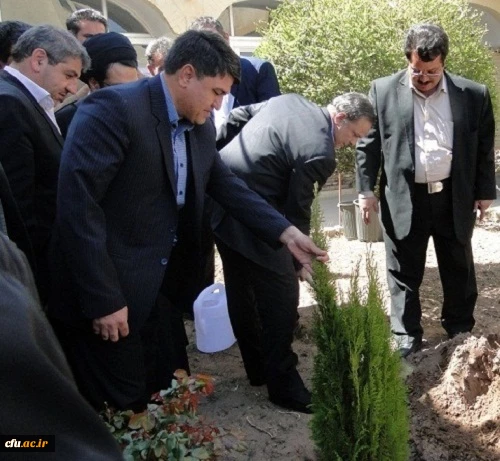 غرس نهال در دانشگاه فرهنگیان کرمان از سوی استاندار