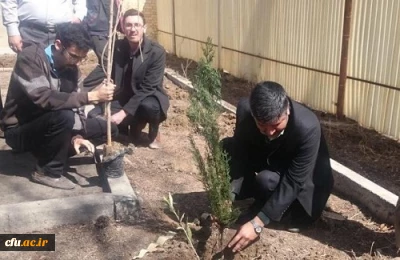 به مناسبت هفته منابع طبیعی

غرس نهال در پردیس شهید باهنر اصفهان