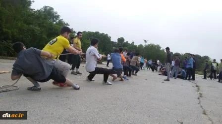 رقابت  دانشجویان پردیس شهیدان پاکنژاد یزد در مسابقه طناب کشی 4