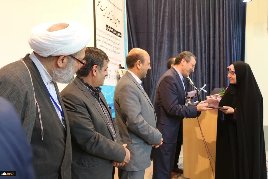 تقدیر از مدرسان نمونه  و پیشکسوتان برگزیده در دومین همایش ملی تربیت معلم