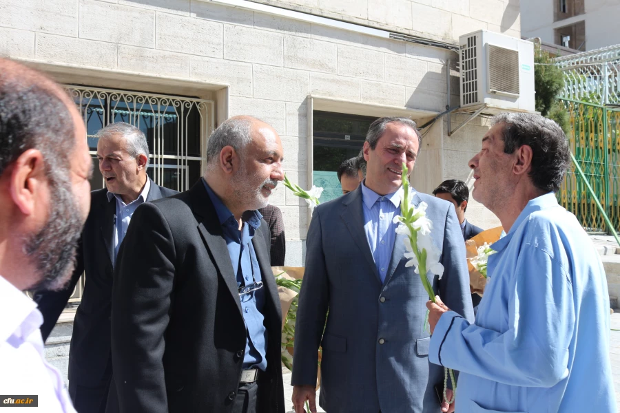 به مناسبت اعیاد شعبانیه و روز جانباز:

دیدار سرپرست و مسئولان دانشگاه فرهنگیان از جانبازان آسایشگاه اعصاب و روان نیایش 3