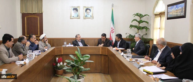 دکتر عروف زاد در جلسه هیات امناء استانی:

فلسفه وجود هیأت امنای استانی اهتمام مسئولان استان بر تمرکز، ارتقاء و قدرت بخشیدن  به دانشگاه  است
 4