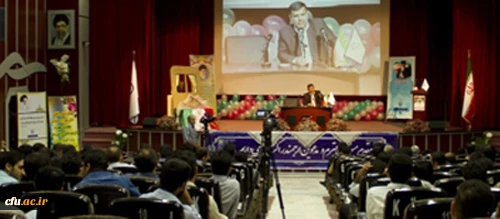 معاون فرهنگی دانشگاه فرهنگیان در جمع مهارت آموزان ماده 28 استان تهران تبیین کرد:

مسئولیت های اجتماعی معلم در جامعه محلی
 5