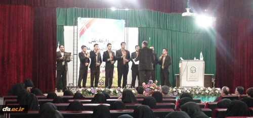 دکتر صافی درمراسم افتتاحیه دوره ارتقاء نقش فرهنگی و تربیتی مهارت آموزان ماده 28:

کار عمده معلمان رشد همه جانبه دانش آموزان است 3