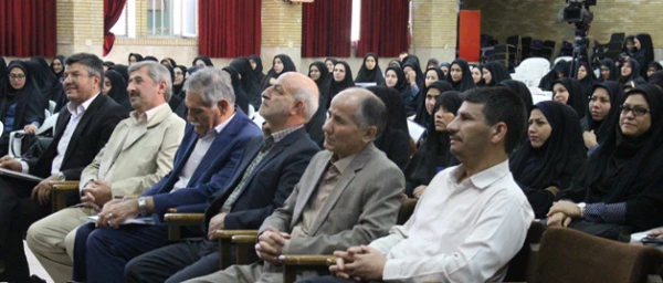 دکتر کیانی در مراسم افتتاحیه دوره فرهنگی ماده28 اصفهان:

توسعه ارزش ها و آموزه های دینی به دست معلمان دلسوز و صبور 
 3