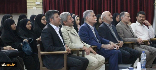 در حاشیه برگزاری نخستین دوره فرهنگی ارتقای نقش تربیتی و اجتماعی معلم و استان اصفهان:

 نشست خبری دکتر کیانی معاون نظارت ، ارزیابی و تضمین کیفیت دانشگاه فرهنگیان 3