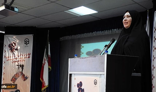 دکتر قنبری در اختتامیه اولین دوره آموزشی فیلم سازی و فیلم نامه نویسی در زنجان :

معلم با یادگیری هنر فیلم سازی می تواند از زبان هنر به عنوان موثرترین زبان، نقش نوینی درست کند 
 3