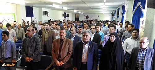 دکتر قنبری در اختتامیه اولین دوره آموزشی فیلم سازی و فیلم نامه نویسی در زنجان :

معلم با یادگیری هنر فیلم سازی می تواند از زبان هنر به عنوان موثرترین زبان، نقش نوینی درست کند 
 4