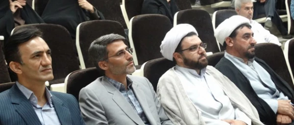 دکتر معروفی در مراسم افتتاحیه ششمین نشست توجیهی ، آموزشی مسؤلین و کارشناسان حراست: 

 ایجاد اعتماد در دانشجو معلمان از مهم ترین راهکارهای حفظ امنیت و حراست از شان و منزلت دانشجویان فرهنگیان 2