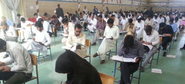 از دقایقی قبل در 14 حوزه امتحانی در سراسر کشور آغاز شد:

اولین آزمون صلاحیت حرفه ای  در دانشگاه فرهنگیان 7