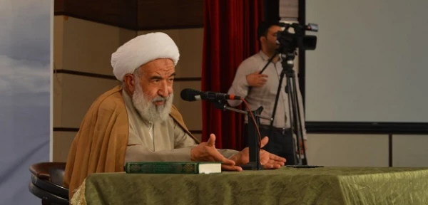 حجت الاسلام و المسلمین راشد یزدی در افتتاحیه سومین طرح حیات طیبه ویژه خواهران  تاکید کرد:

خدمت معلمان، ارزنده ترین عبادات است 2